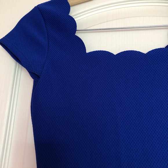 🔹 Scalloped Neckline Dress - Picture 3 of 5